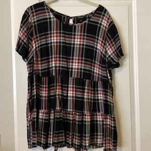 Torrid black, white, & red Babydoll style shirt size 2